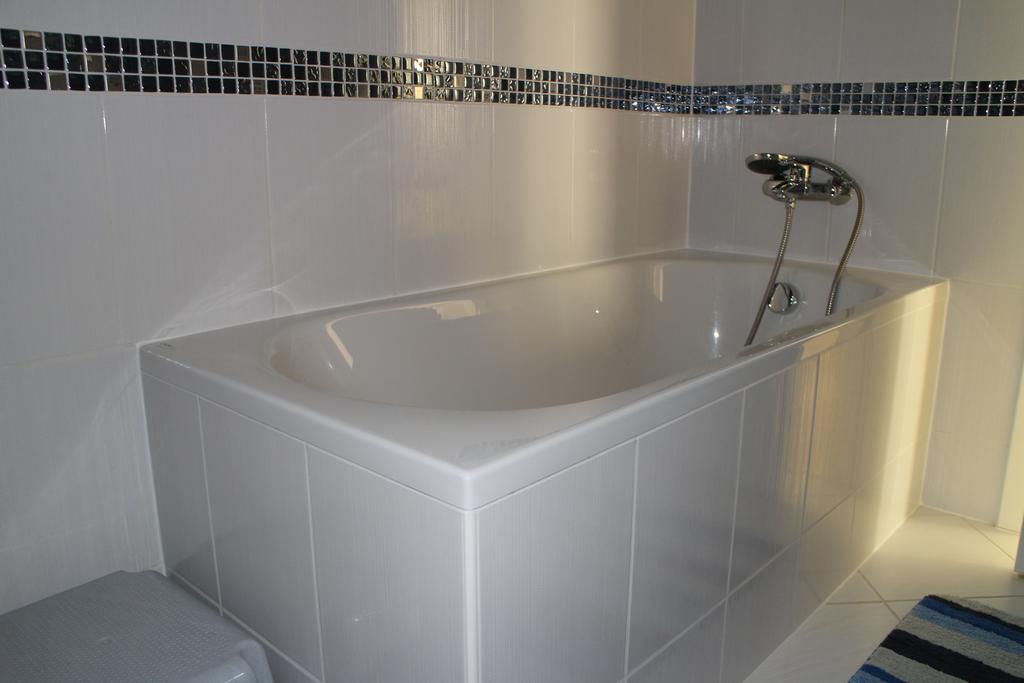 Bamboo Wellness Apartment Шиофок Номер фото