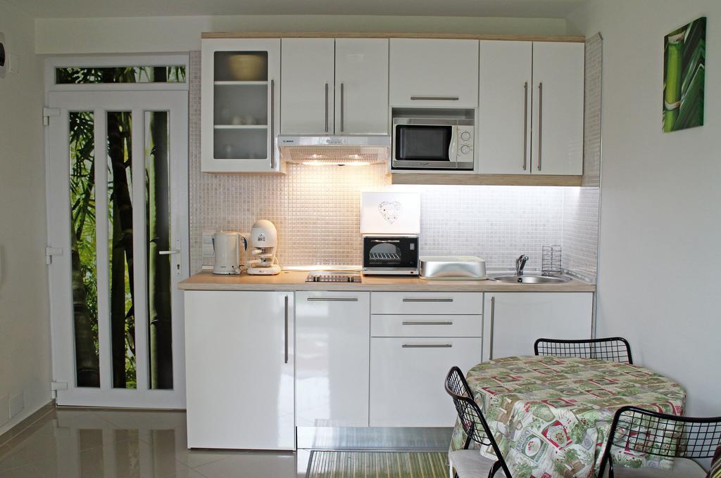 Bamboo Wellness Apartment Шиофок Экстерьер фото
