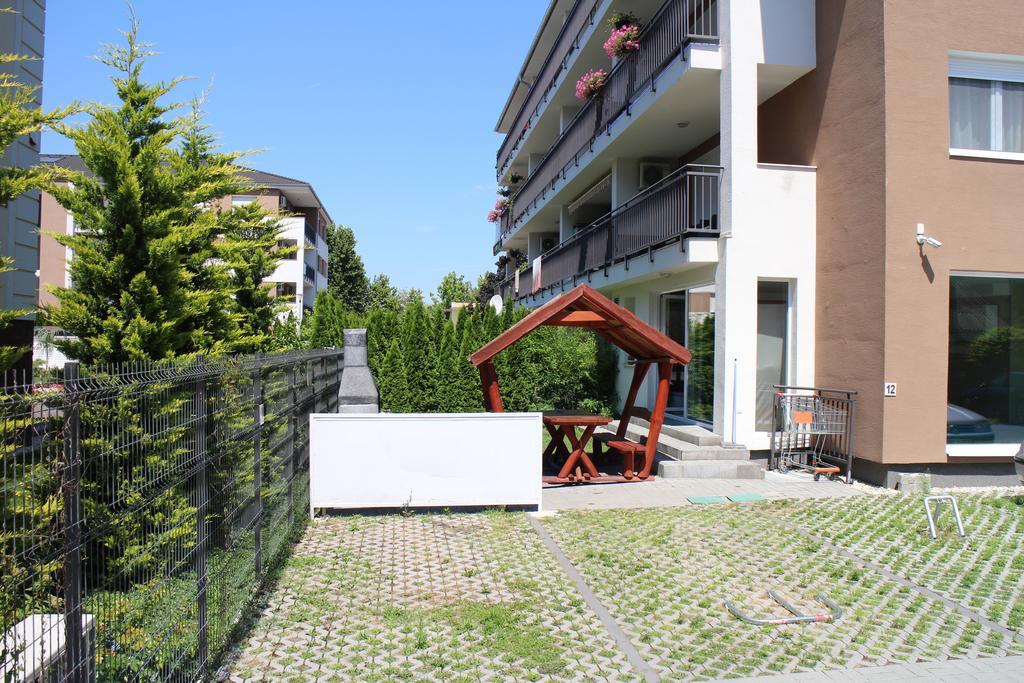 Bamboo Wellness Apartment Шиофок Экстерьер фото