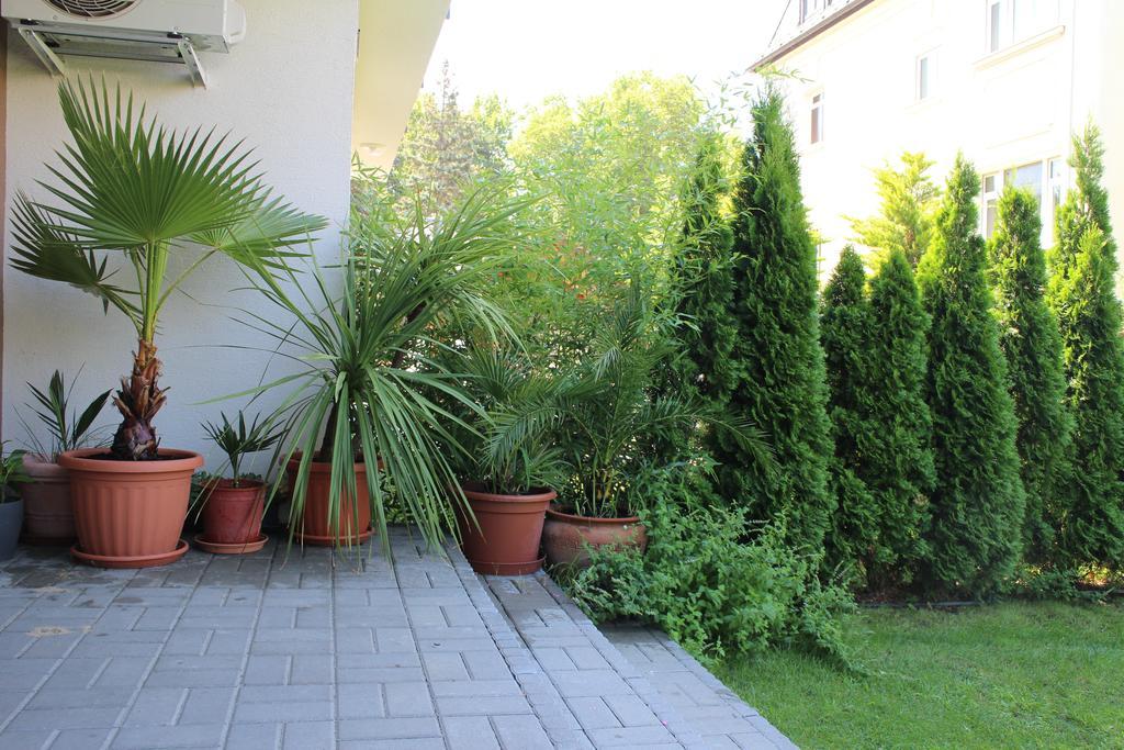 Bamboo Wellness Apartment Шиофок Экстерьер фото