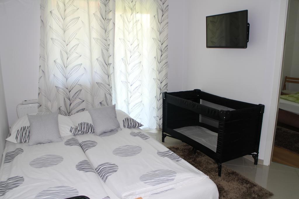 Bamboo Wellness Apartment Шиофок Экстерьер фото