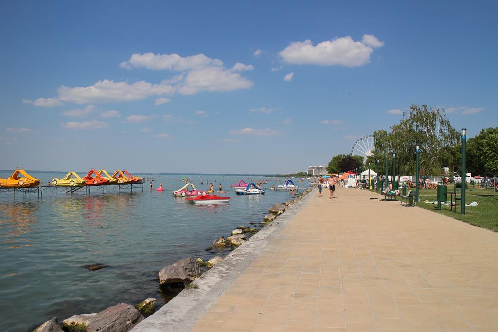 Bamboo Wellness Apartment Шиофок Экстерьер фото