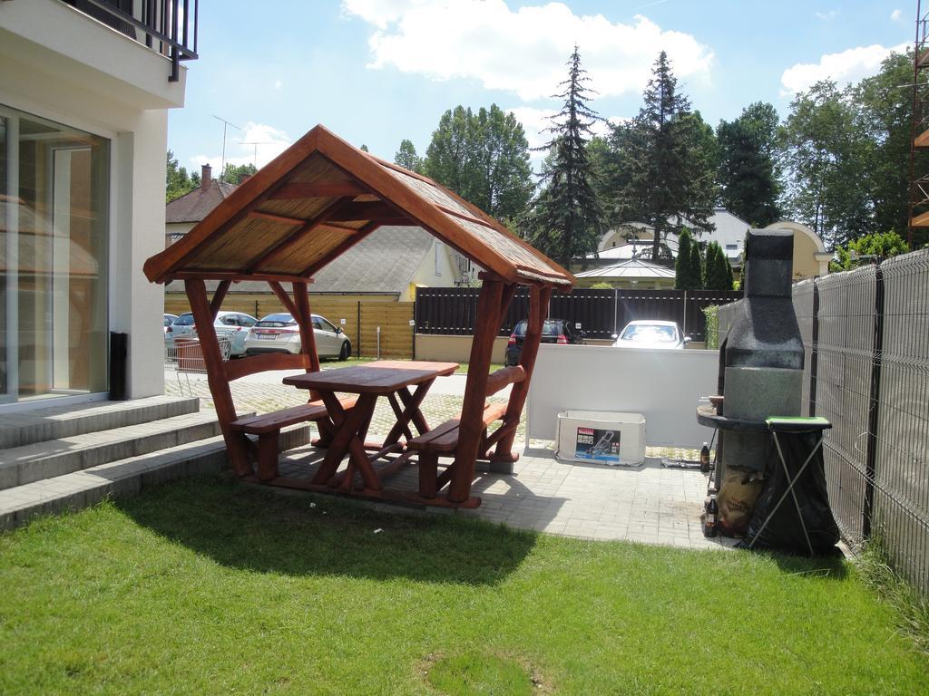 Bamboo Wellness Apartment Шиофок Номер фото